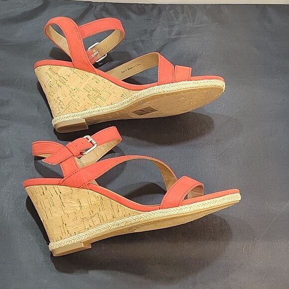 BRAND NEW DVBY DOLCE VITA MULTI-STRAP WEDGE STYLE OPEN TOE SANDAL - Picture 10 of 16